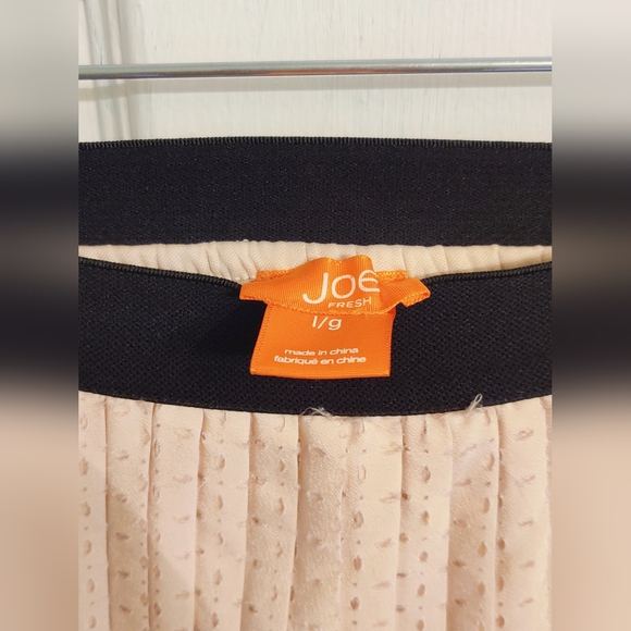 Cream Coloured Large Joe Fresh Pleated Skirt - Picture 3 of 3